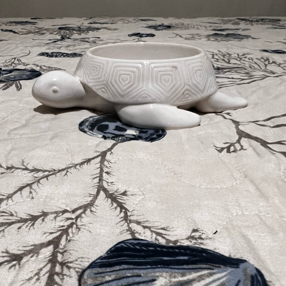 Bath and body works/white barn candle three wick candle holder turtle